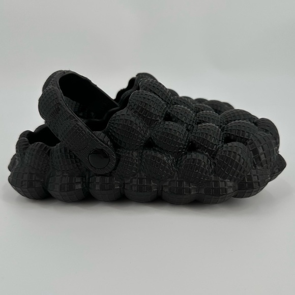 Closed Toe Slip On Black Bubble Slippers New In Bag Kids Size US 1.5-2/EU 32-33 - Picture 3 of 8